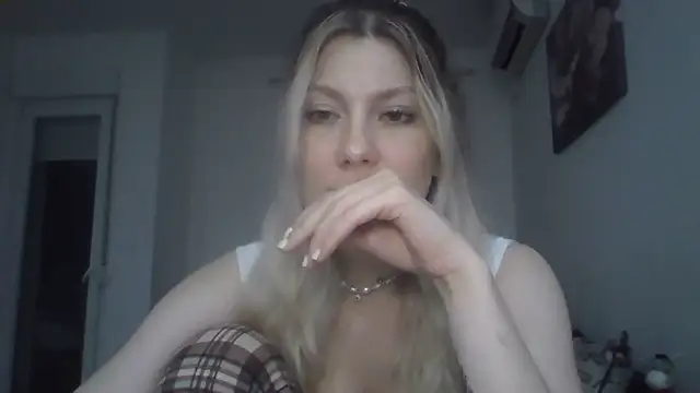 Foxy Bright online show from March 23, 7:09 pm