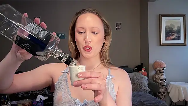 greenxxxqueen online show from April 5, 10:53 pm