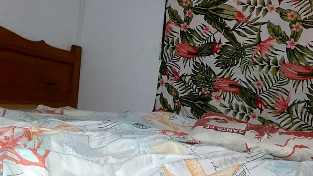 Snapshot of smallvioleta69 chatting on February 27, 6:52 pm smallvioleta69 online show from February 27, 6:52 pm