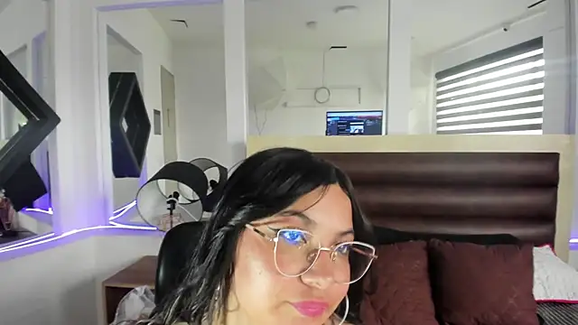 AbbieVous online show from May 13, 4:24 pm