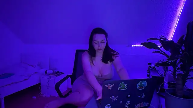 Roxy Vibe online show from February 23, 8:36 am