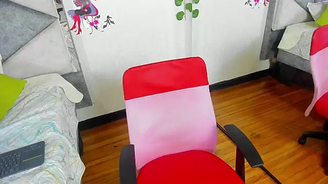 JennieRider online show from April 5, 7:46 pm