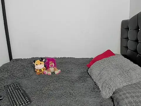 LatinaQueen23 online show from March 9, 1:58 pm