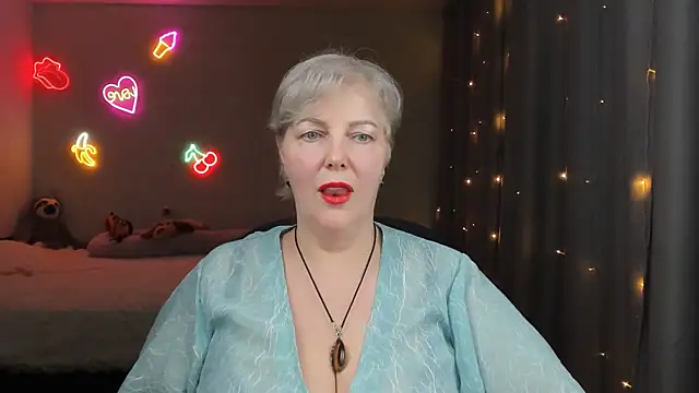 Mary-Leee online show from April 1, 5:54 pm