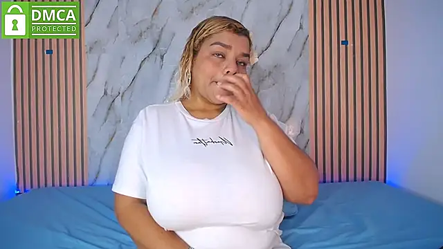 CasieBigtits online show from March 18, 2:00 pm