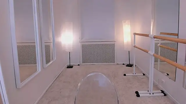 JustGrace online show from February 27, 5:40 am