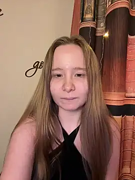 cutefoxieee online show from July 17, 8:12 pm