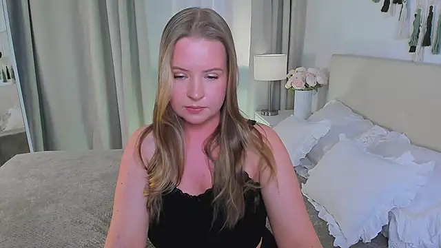 Arya Thomas online show from April 6, 9:49 pm