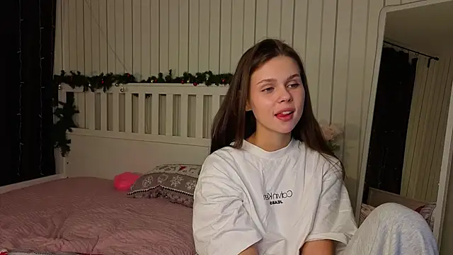 EarthaLevra online show from March 14, 9:05 pm