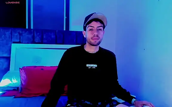 alex and christhoper online show from March 17, 8:07 am