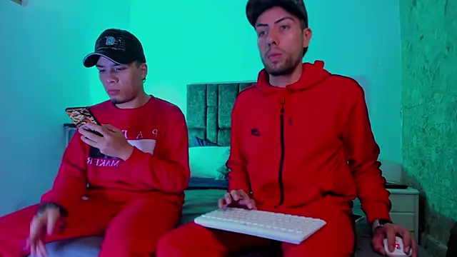 alex and christhoper online show from April 15, 2:01 am