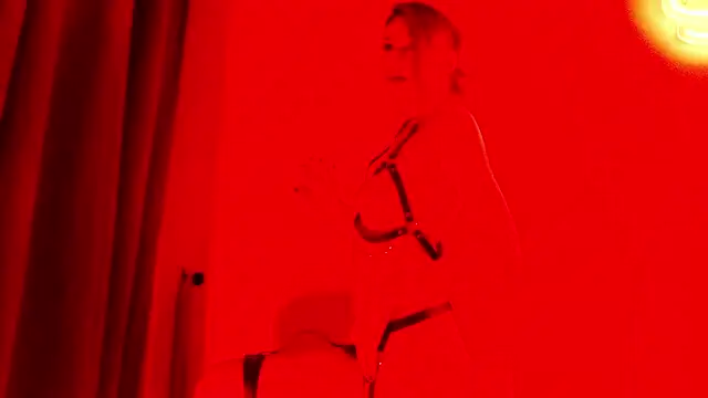 SweetAnnaX online show from June 14, 11:38 pm