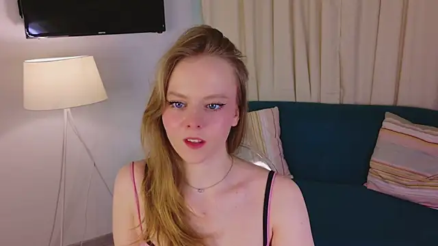 Sophie Peach  online show from March 3, 2:12 pm