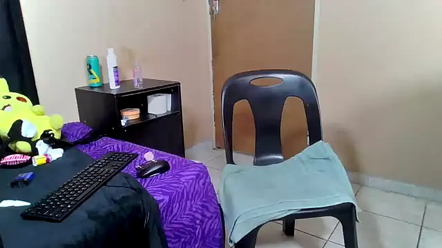 trixiey8 online show from April 1, 5:32 pm