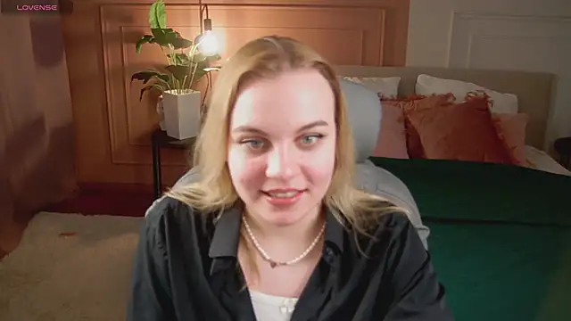 Glow Margo online show from April 18, 1:08 am