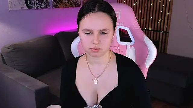 MaryTwiss online show from February 25, 1:09 pm