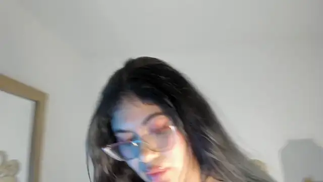 daphne aris online show from March 11, 4:27 am