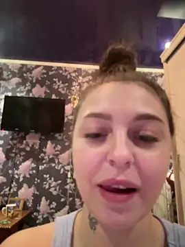 VanessaRaigen online show from March 1, 11:26 pm