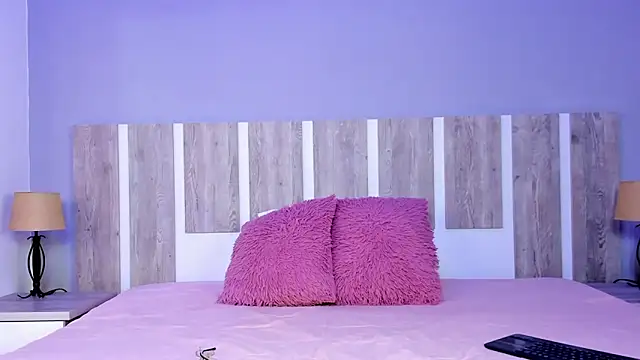 EmilySearss online show from April 5, 8:19 pm