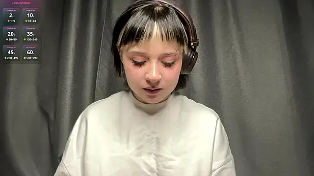 AueshaSimon online show from March 13, 11:00 am