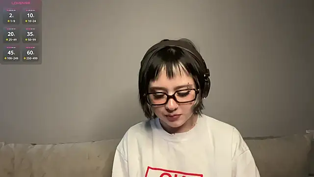 AueshaSimon online show from March 4, 9:05 am