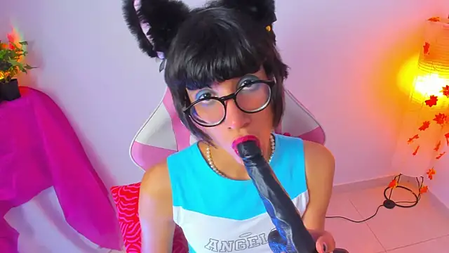 Madeline 21 online show from March 26, 5:42 am