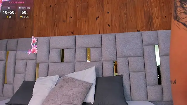 camilaa smith  online show from March 29, 8:41 pm