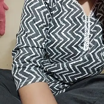 QUEEN LADYY online show from March 20, 10:31 am