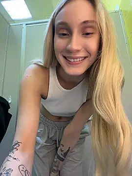 Pink Kiss online show from May 13, 3:34 am