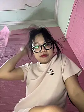 Leeeeiu online show from May 31, 3:29 pm