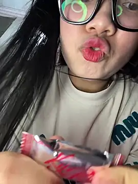 Leeeeiu online show from April 10, 3:18 pm