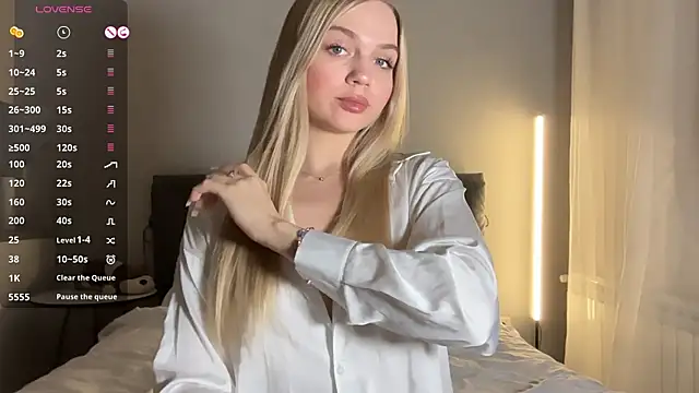 AlexaDeviliciouss online show from April 5, 1:54 pm