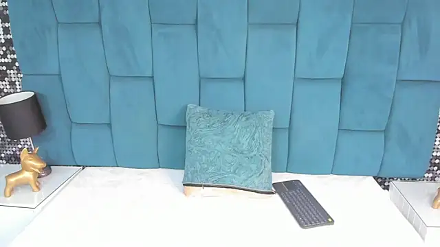 reze chaw online show from March 26, 7:15 pm