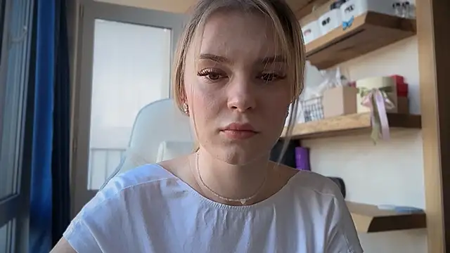 cyberl0ve  online show from April 12, 1:58 pm