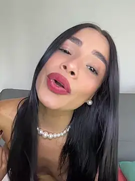 Bella Smithe online show from July 18, 4:20 pm