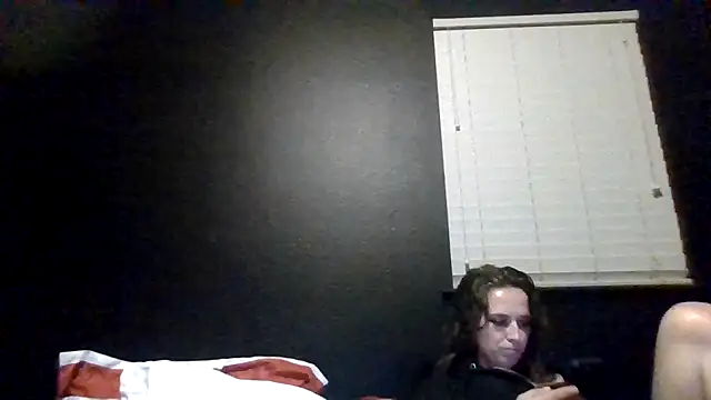 TallHungandCloudy69 online show from May 18, 7:03 am