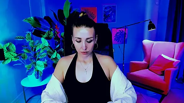 MonicaRiley online show from April 7, 11:01 am