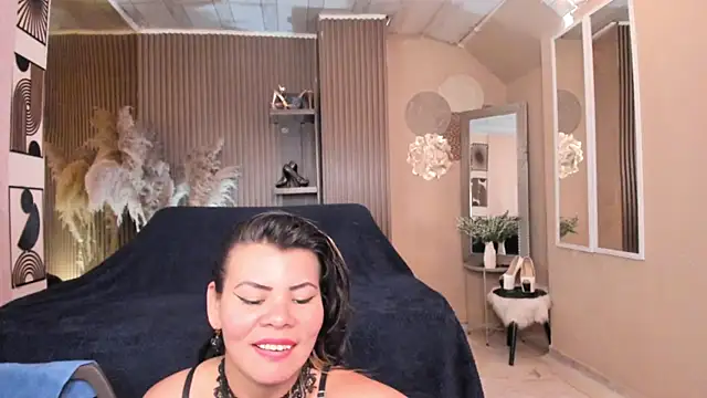 KiaraXMilf online show from April 13, 7:58 pm