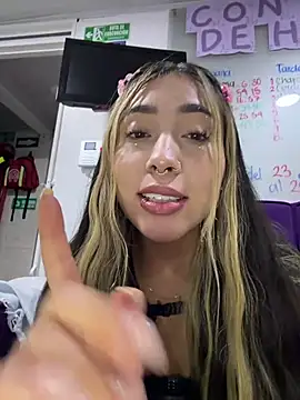 ManuelaVeeleez online show from March 31, 5:29 am