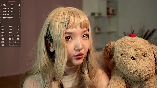 Linhmew online show from May 10, 9:06 pm