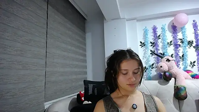 Lili Angel18 online show from June 9, 11:37 pm