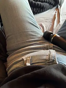 aleexii s online show from April 17, 11:45 am