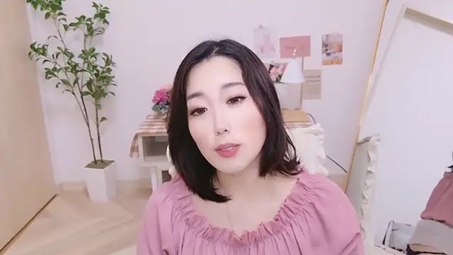 YURIKAsan  online show from May 28, 12:25 pm