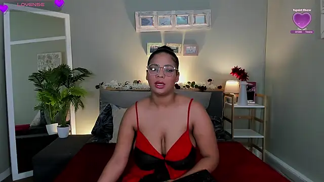 NaughtyTyra online show from April 20, 7:55 am