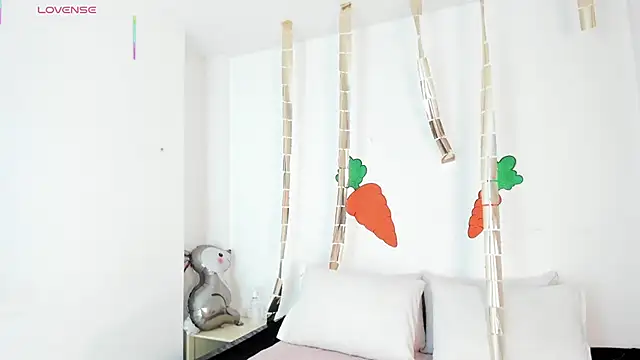 Eve-01 online show from April 7, 7:16 pm