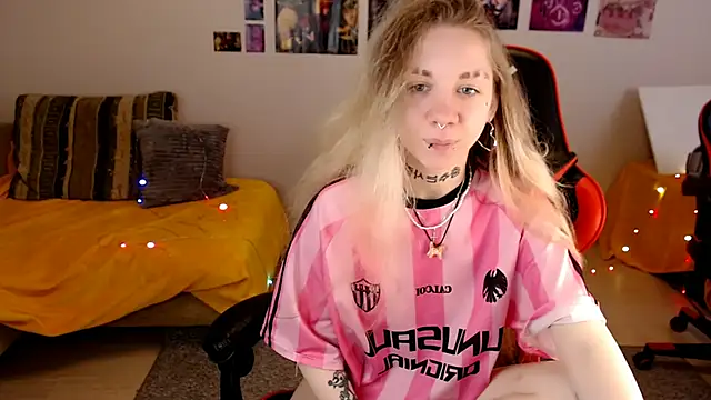 Nica Kawaii online show from June 2, 1:34 pm