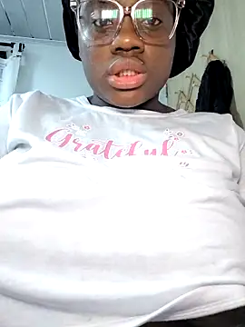 YourLiaa  online show from April 26, 7:06 am