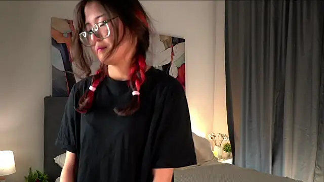 NelleMihalko online show from April 3, 1:42 pm