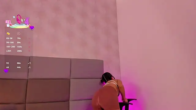 mia h  online show from April 15, 12:28 pm