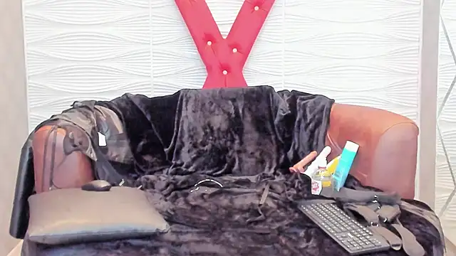 CaroBeltran online show from April 16, 9:39 pm